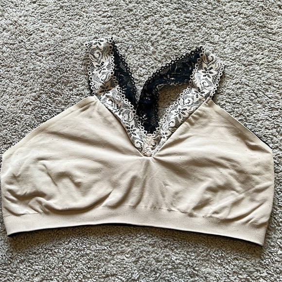Annette from soma reversible bra bundle - Picture 15 of 17